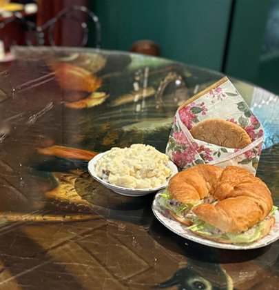 Group Tables – Shared Moments, Shared Flavors 